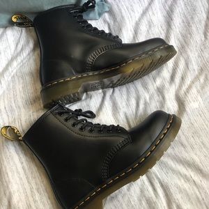 Dr. Martens Original 1460 | Classic 8-Eye Boots